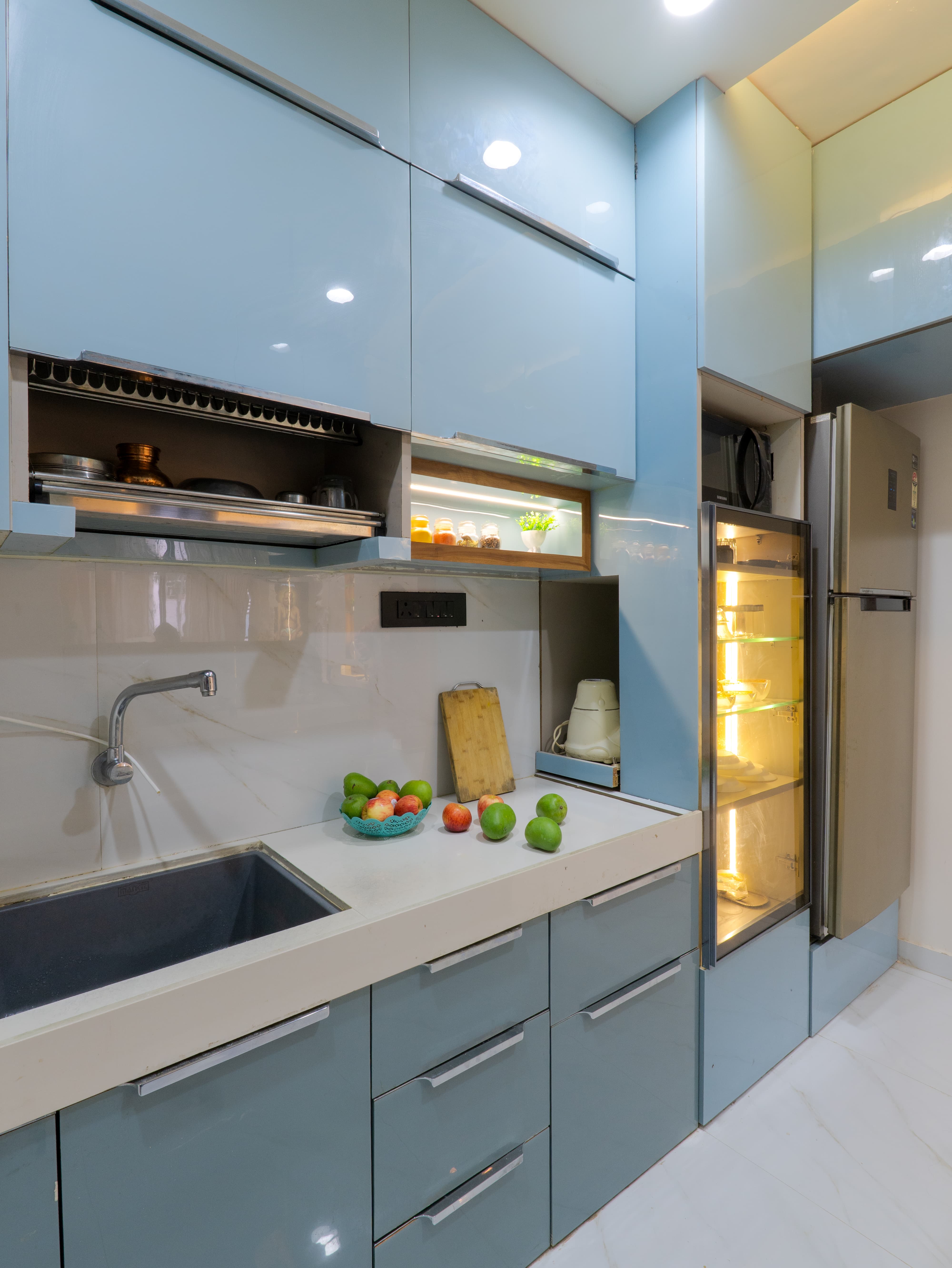 Modern modular kitchen design